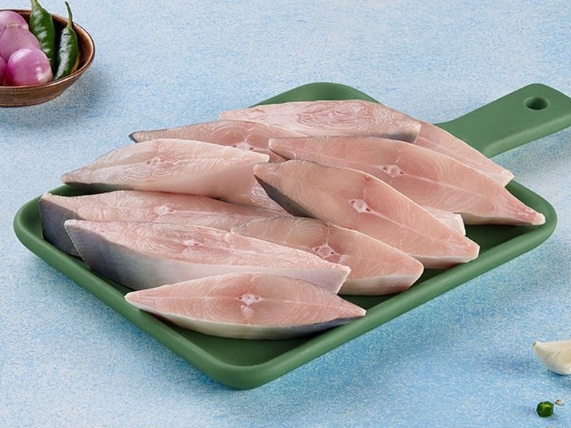 Silver Pomfret Steaks Include Head Pieces (Size: 4pcs)