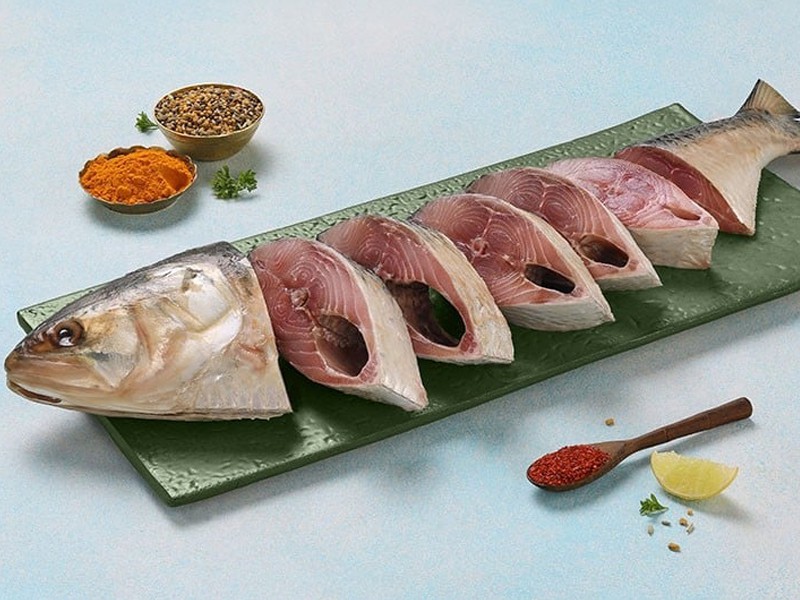 Hilsha Fish Stacks Include Head Pieces (Size : 900gm)